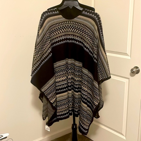 NWT Aztec Navy Over the Shoulder Shawl NWT - Picture 2 of 4